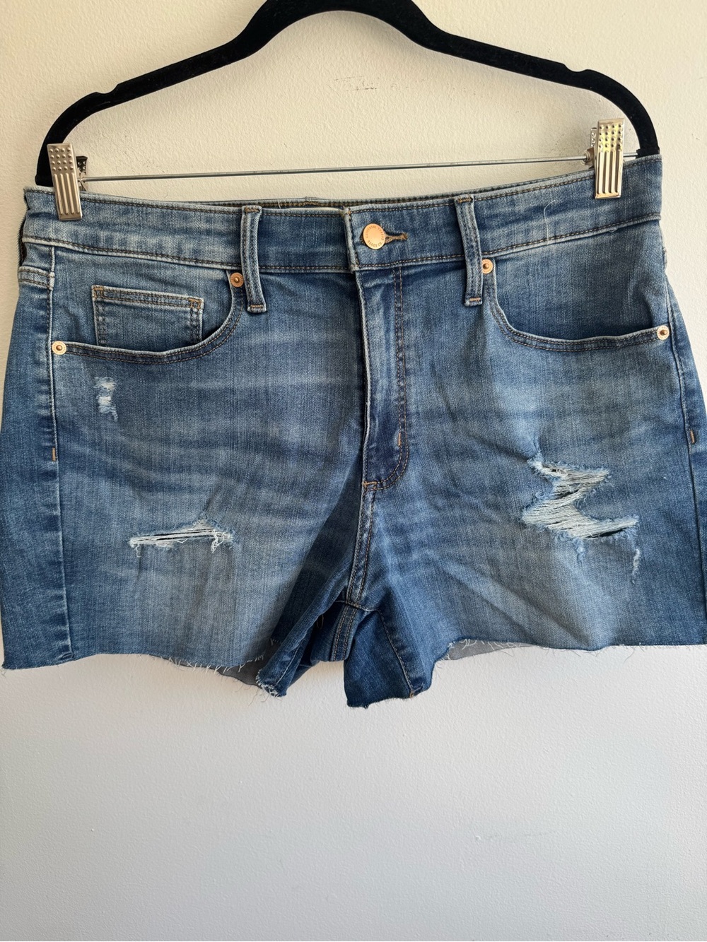 Universal Thread High Rise Midi Distressed Denim Shorts – NWT Size 14/32